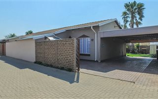 2 Bedroom Townhouse in Elspark