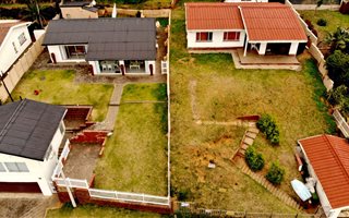 140 m² Commercial space in Umdloti Beach
