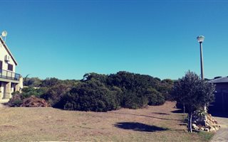 728 m² Land available in Still Bay West