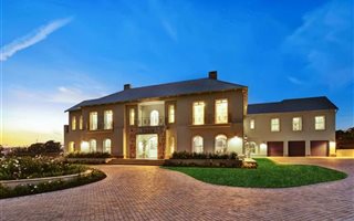 5 Bedroom House in Waterfall Equestrian Estate
