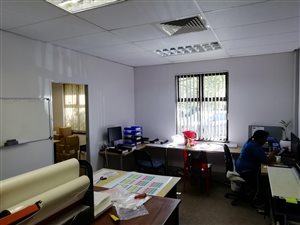 83 m² Commercial space in Kloof