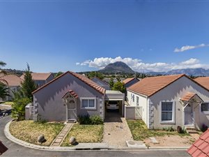 3 Bed Duplex in Somerset Ridge