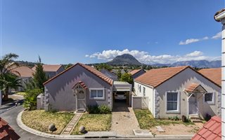 3 Bedroom Duplex in Somerset Ridge