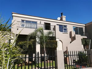 4 Bed House in Noordheuwel
