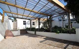 2 Bedroom House in Wynberg