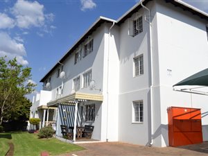 2 Bed Apartment in Groenkloof
