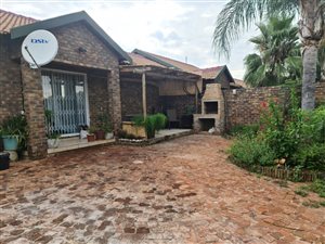 2 Bed Townhouse in Doornpoort and surrounds
