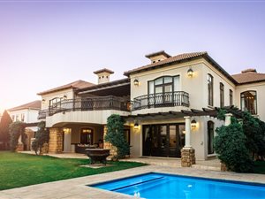 6 Bed House in Silver Lakes Golf Estate