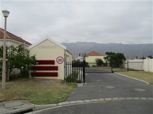 216 m² Land available in Whispering Pines