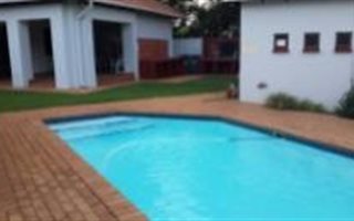 2 Bedroom Flat in Groenkloof