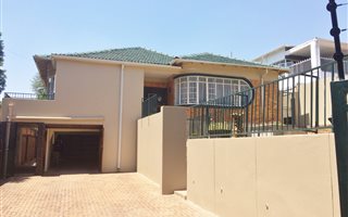 4 Bedroom House in Kensington