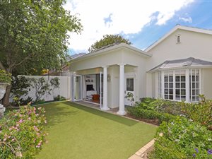 4 Bed House in Bishopscourt Village