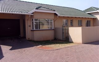 3 Bedroom Townhouse in Grobler Park