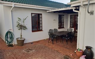 3 Bedroom Simplex in Sunningdale