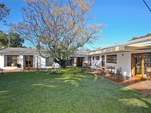4 Bed House in Bergvliet