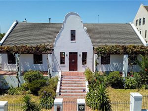 5 Bed House in Sonstraal Heights