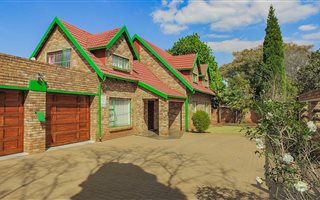 5 Bedroom House in Zwartkop