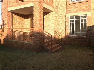 2 Bed Townhouse in Mooikloof Ridge