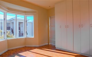 2 Bedroom Cluster in Beacon Bay