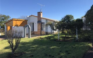 3 Bedroom House in Bedford