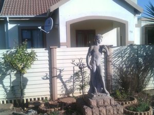 3 Bedroom Apartment in Vanderbijlpark Central