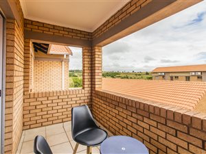 2 Bed Apartment in Mooikloof Ridge