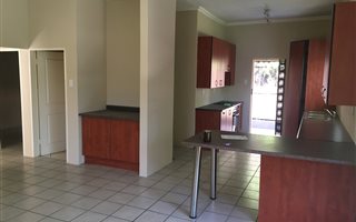 2 Bedroom Garden Cottage in Eloffsdal