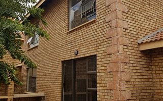 4 Bedroom Duplex in Honeydew Manor
