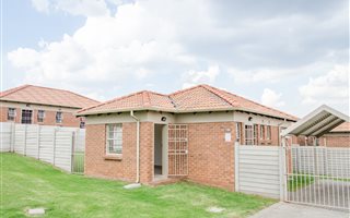 3 Bedroom House in Monavoni