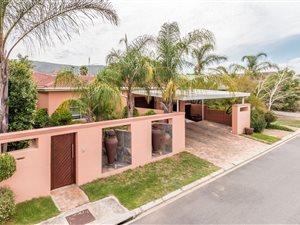 4 Bed House in Groenvlei