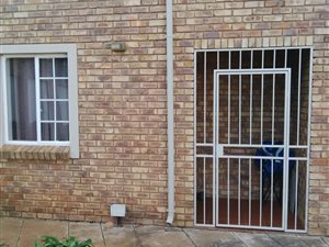 2 Bed Apartment in Rietvalleirand