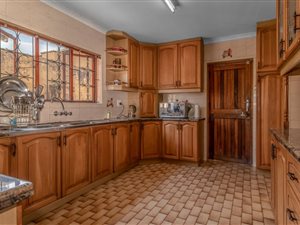4 Bed House in Burlington Heights