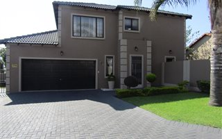 3 Bedroom Cluster in Country View