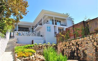 6 Bedroom House in Kalk Bay