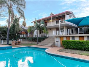 4 Bed House in Lynnwood Manor
