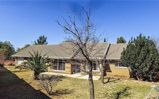 4 Bedroom House in Bayswater