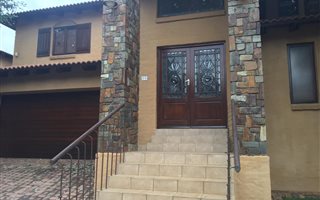3 Bedroom Duplex in Lynnwood Manor