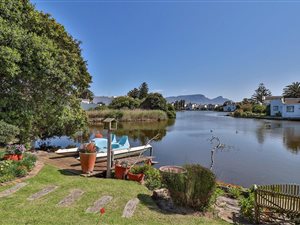 3 Bed House in Marina Da Gama