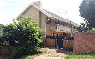 10 Bedroom House in Arcadia