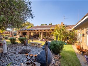4 Bed House in Weltevreden Park