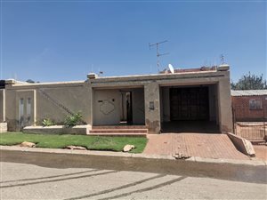 2 Bed House in Mofolo Central