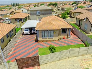 3 Bed House in Olievenhoutbosch