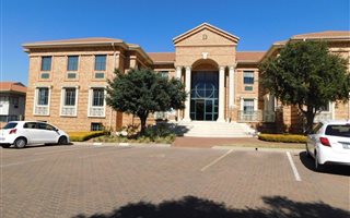 356.390014648438 m² Office Space in Bryanston
