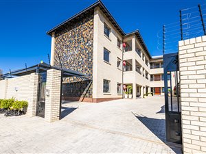 3 Bed Apartment in Robertsham