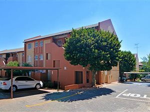 3 Bed Apartment in Weltevreden Park