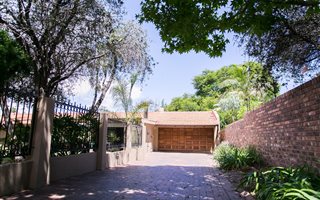 4 Bedroom House in Weltevreden Park