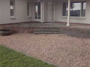2 Bed Garden Cottage in Hillcrest Park