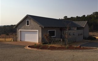 2 Bedroom House in Zwavelpoort