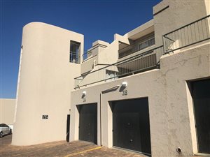 2 Bed Townhouse in Constantia Kloof