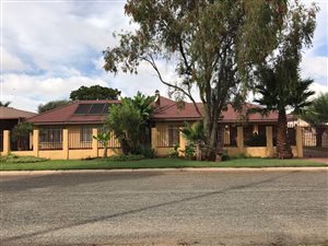 4 Bed House in Edelweiss